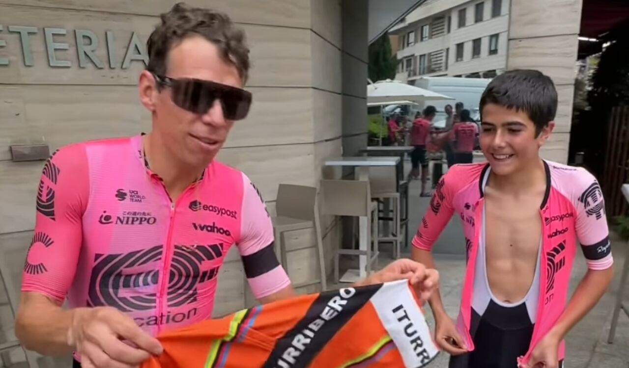 Rigoberto Urán cambió su camiseta con un joven fanático
