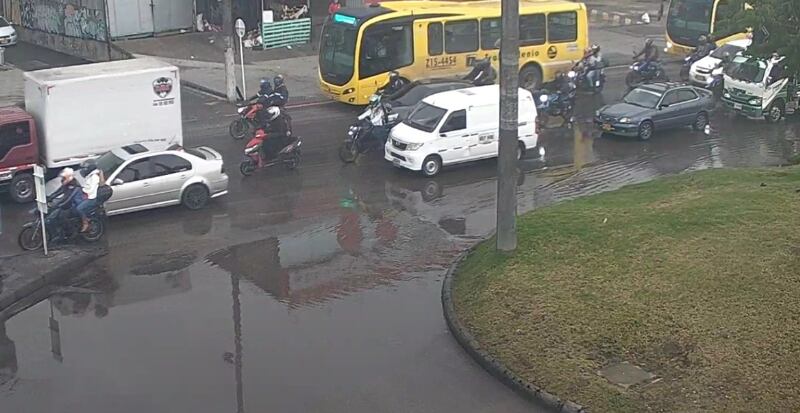 Empozamiento en la avenida Cali con calle 13D.