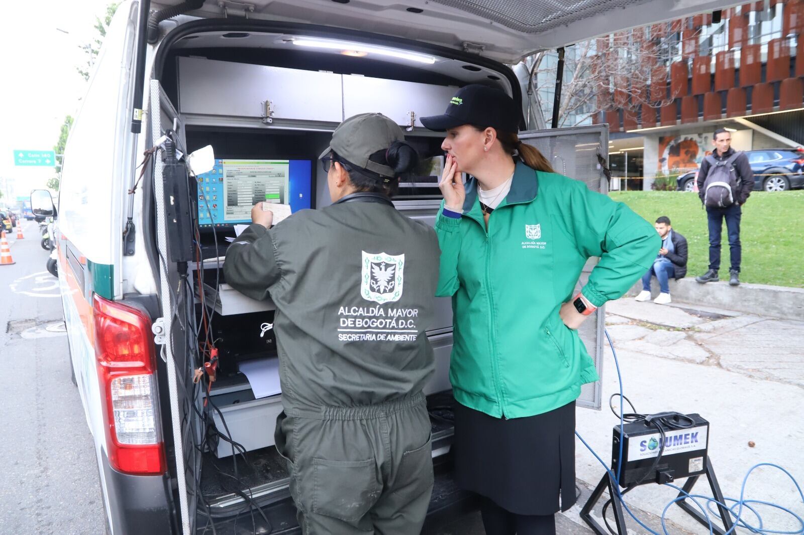 Por la mala calidad del aire en Bogotá, las secretarías de Ambiente y Movilidad intensificaron los operativos en contra de vehículos contaminantes.