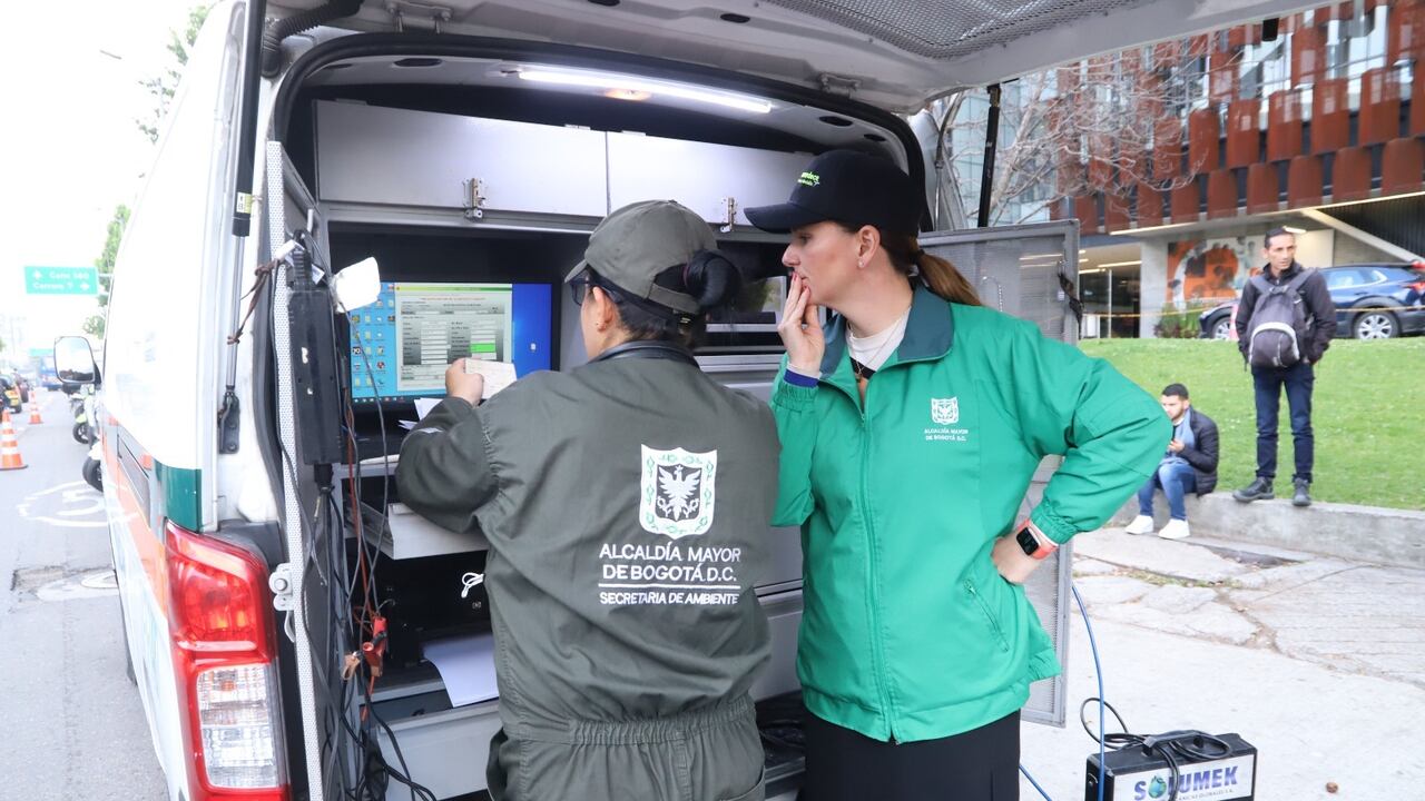 Por la mala calidad del aire en Bogotá, las secretarías de Ambiente y Movilidad intensificaron los operativos en contra de vehículos contaminantes.