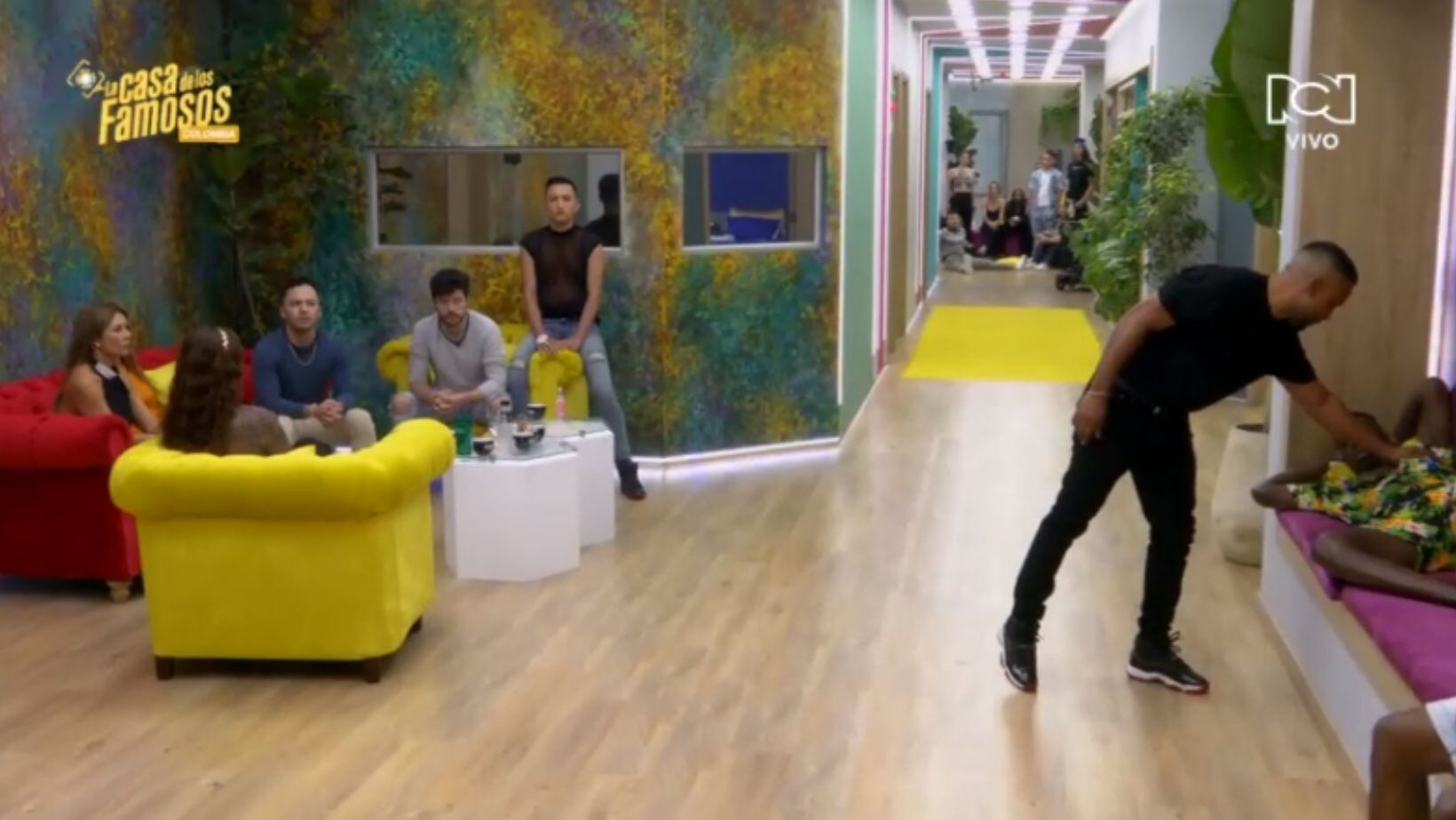 ‘La casa de los famosos’: Karen Sevillano se mostró ‘inquieta’ con la visita de su novio; el hombre buscó a Omar Murillo