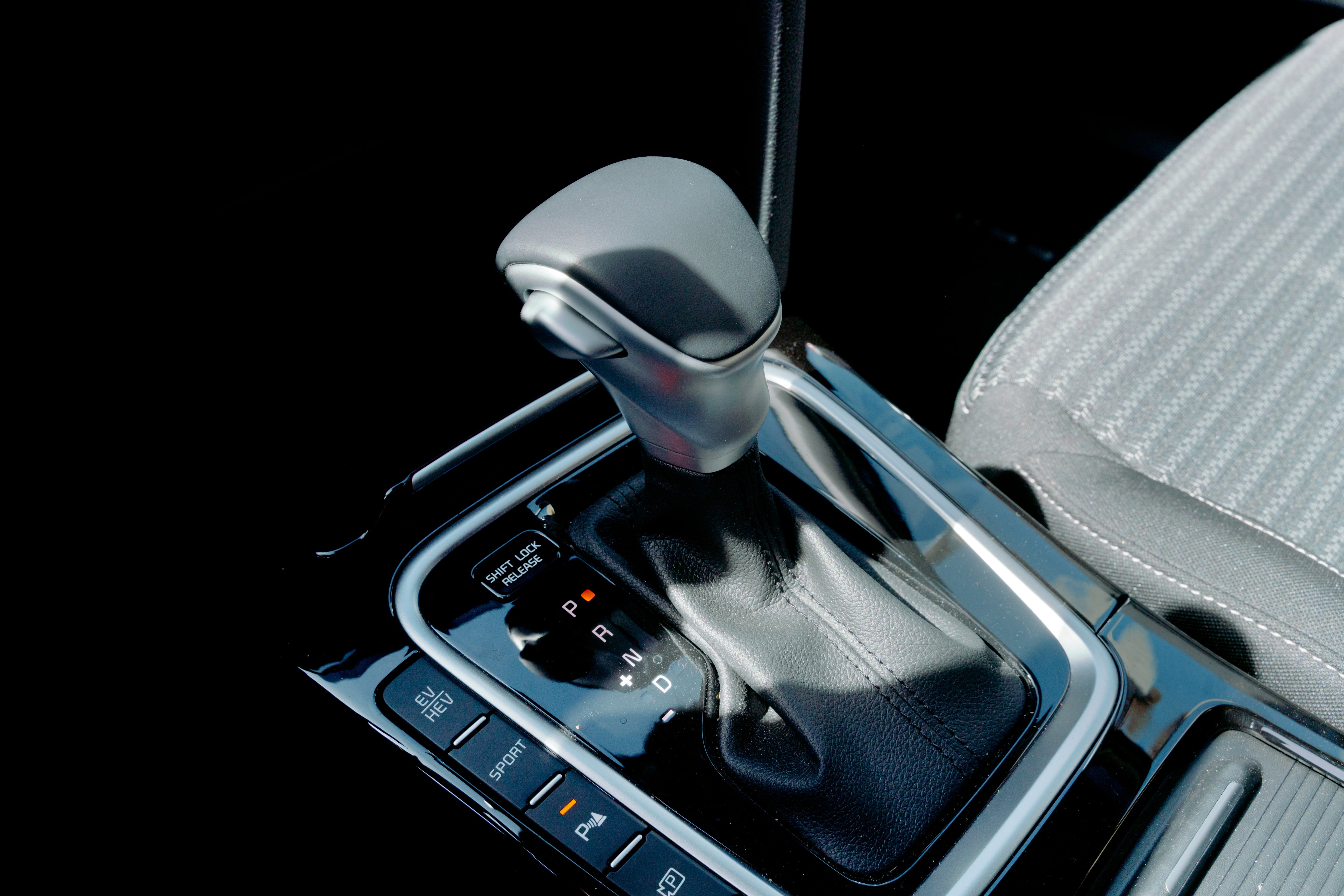 Según el modelo de los carros, estos pueden traer la posibilidad de adecuar la caja mecánica para que funcione muy similar a una manual.