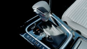 Según el modelo de los carros, estos pueden traer la posibilidad de adecuar la caja mecánica para que funcione muy similar a una manual.
