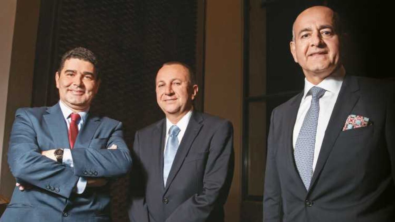 De izquierda a derecha: César Augusto Jaramillo, gerente de Industria de Calzado Jovical; Mauricio Sabogal, director ejecutivo de Global Kinetic Worldwide, y Munir Falah, presidente de Cine Colombia.
