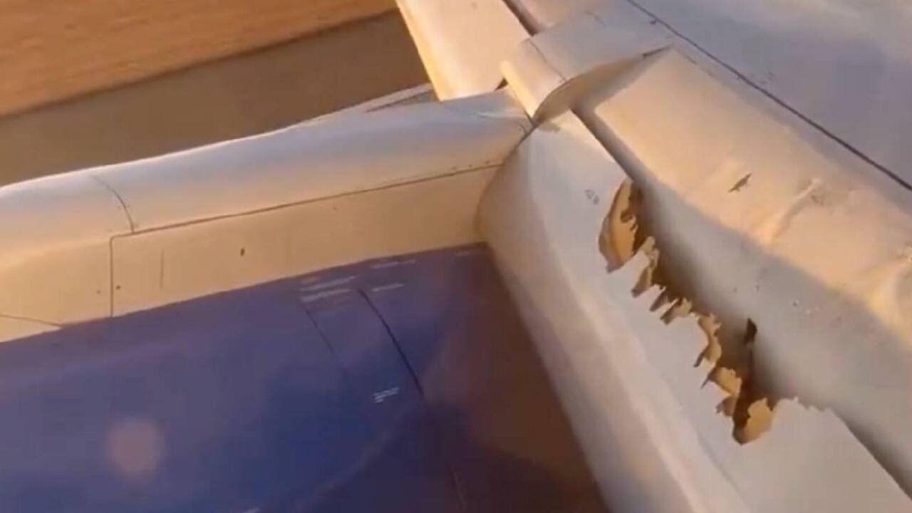 El avión tuvo que aterrizar de emergencia en Denver