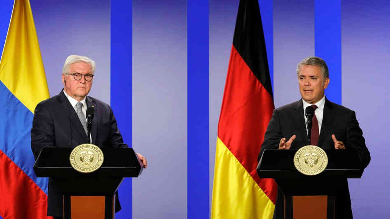 Presidente alemán Frank-Walter Steinmeier (i) en declaraciones conjuntas con el jefe de Estado colombiano, Iván Duque.