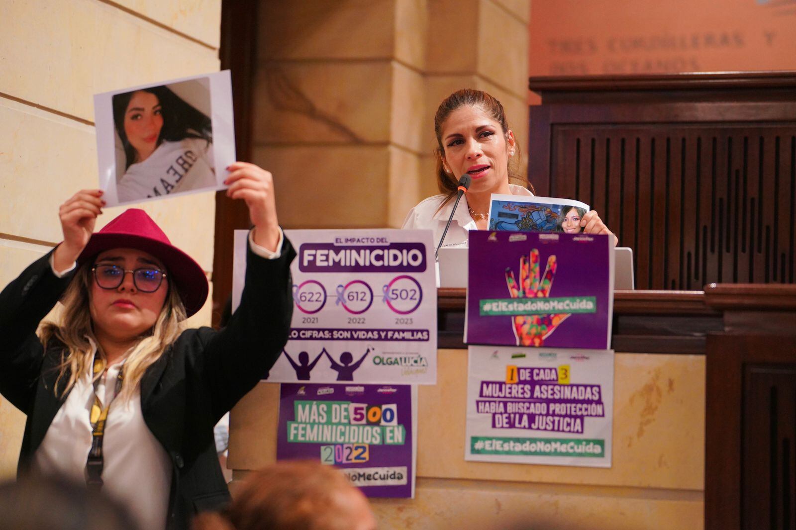 Mujeres que participaron en el debate sobre feminicidio en Colombia.