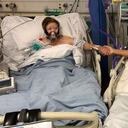 La foto de una hija y su madre antes de morir por covid-19 (y por qué la hija decidió difundirla)