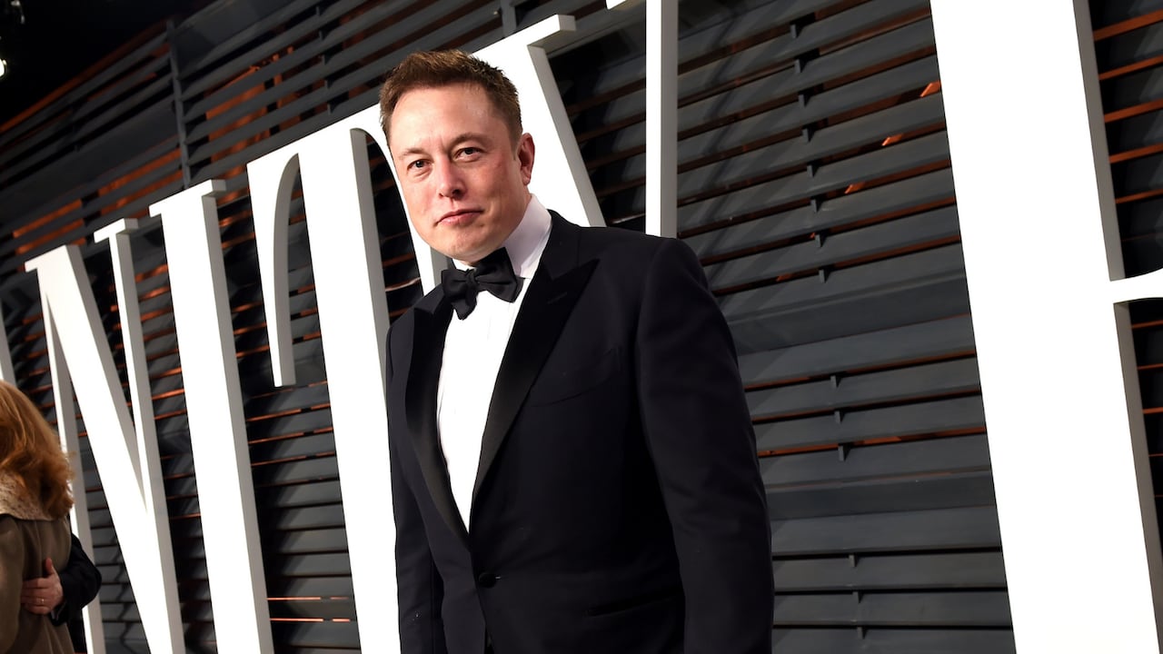 Elon Musk sigue pensando en hacer negocios para incrementar su fortuna.