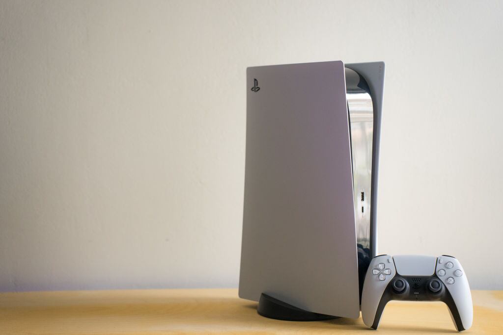 Recientes testimonios de jugadores de PlayStation 5 indican que la duración de la batería del control DualSense se ha visto afectada, llevando a muchos a investigar las causas detrás de este fenómeno.