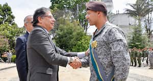 Pedro Sánchez tenía a su cargo la seguridad del presidente Petro, la primera dama Verónica Alcocer y la familia presidencial. El nombramiento se ‘cocinó’ en las últimas horas con el ofrecimiento del mandatario: “Me gustaría que fuera el ministro de Defensa”.