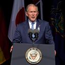 El expresidente George W. Bush habla en el Monumento Nacional del Vuelo 93 en Shanksville, Pensilvania, el sábado. 11 de septiembre de 2021, en el vigésimo aniversario de la 11, ataques de 2001. (AP Photo/Gene J. Puskar)