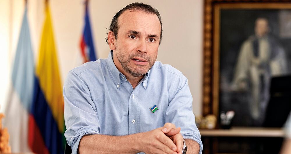 El alcalde de Cali, Alejandro Eder, responde por la ola de violencia que azota a la ciudad y lanza pullas al Gobierno Petro por su estrategia de seguridad.