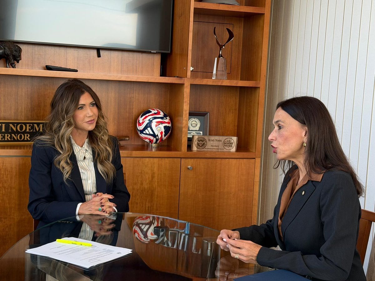 María Consuelo Araujo y Kristi Noem
