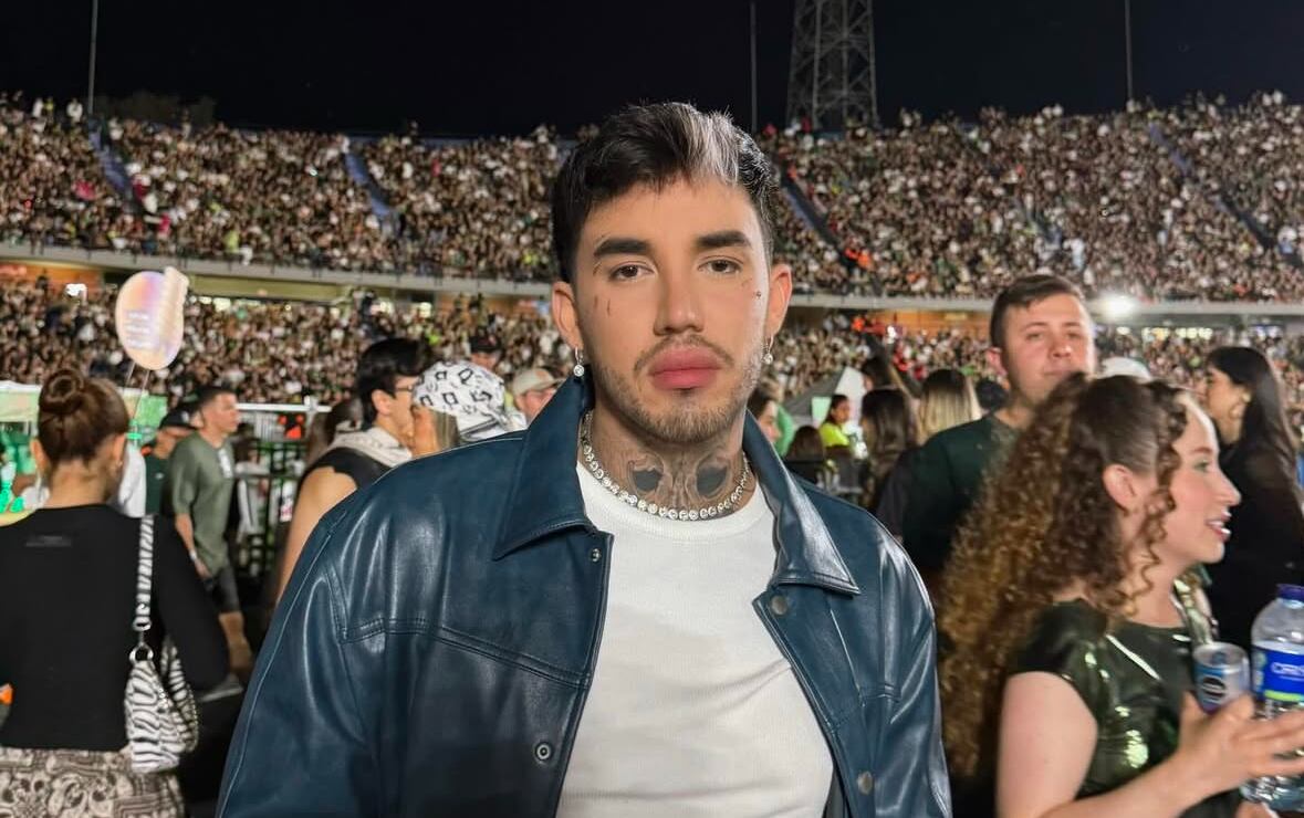 Valentino Lázaro se pronunció en sus redes sociales y manifestó ser violentado por una fan de Andrea Valdiri.