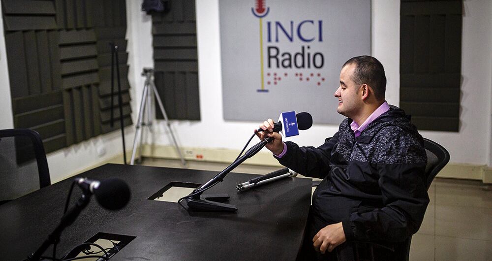 Sergio González, director del programa radial Letras a ciegas.