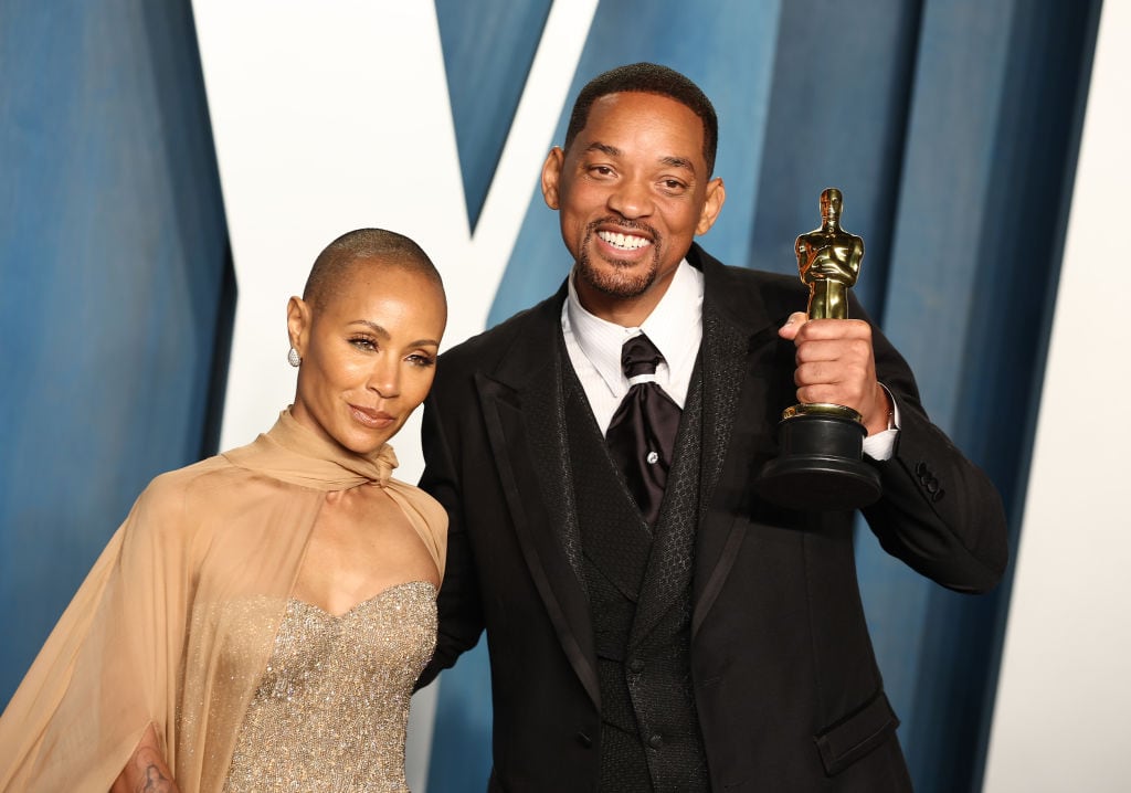 Jada Pinkett Smith y Will Smith asisten a la Fiesta de los Óscar de la Feria de la Vanidad 2022 organizada por Radhika Jones en el Centro Wallis Annenberg para las Artes Interpretativas el 27 de marzo de 2022 en Beverly Hills, California. (Foto por Arturo Holmes/FilmMagic)