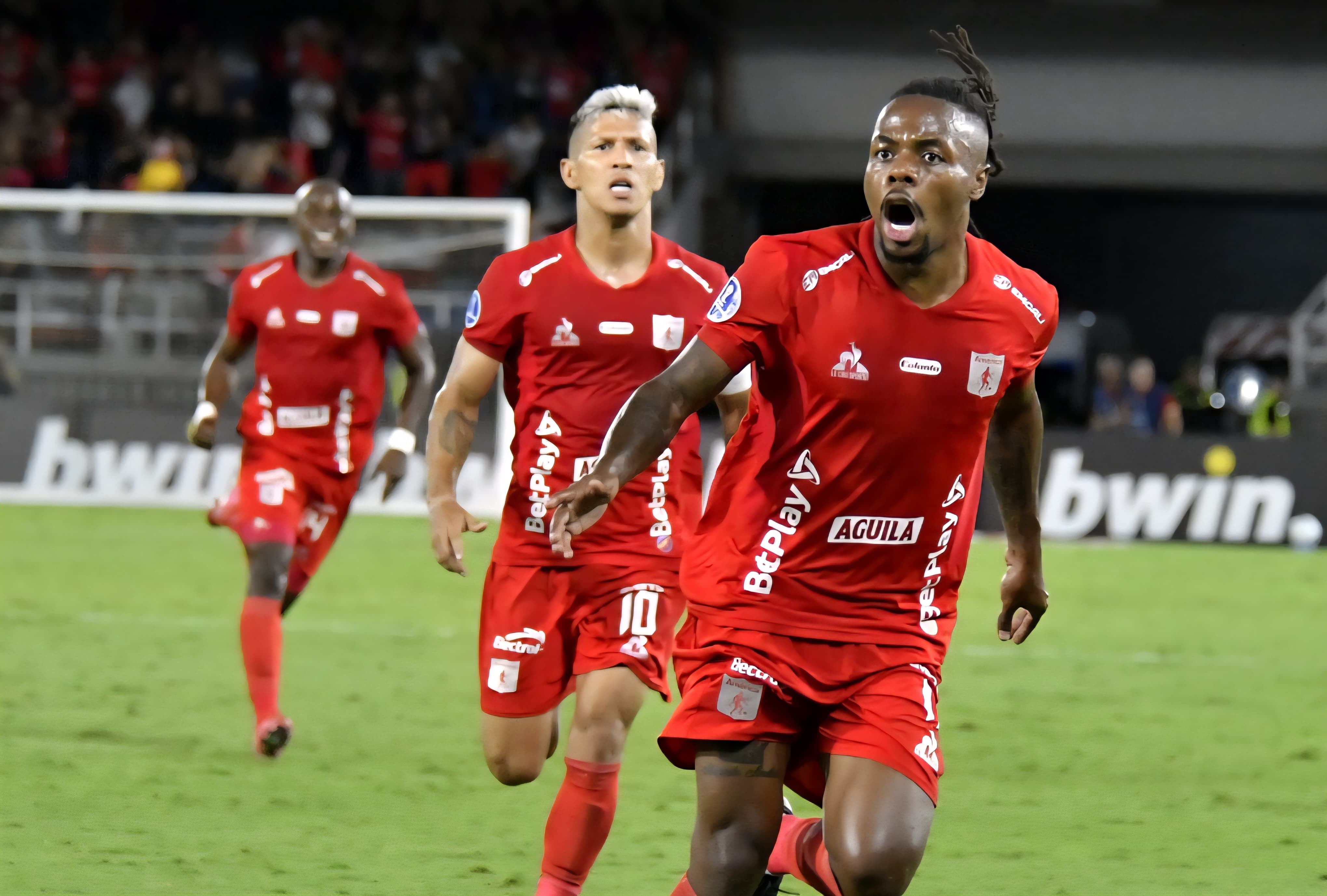América de Cali celebra su paso a los octavos de final de Copa Sudamericana.