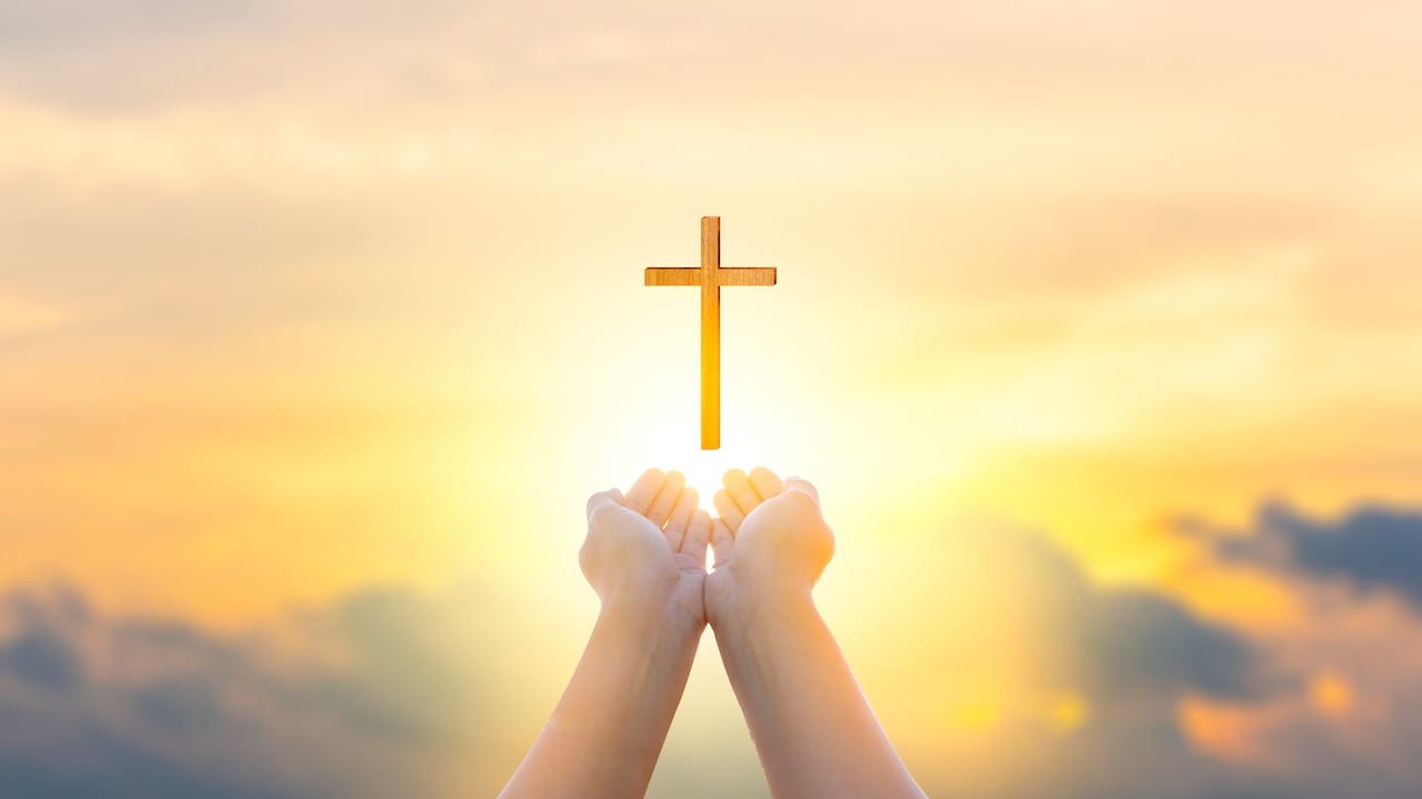 La oración incrementa la fe en Dios y Jesucristo, según la cultura religiosa.