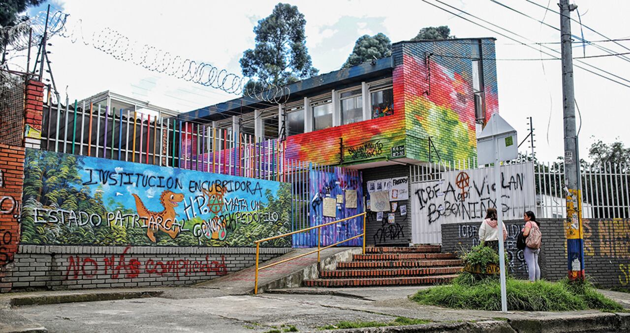 El Hogar Infantil Canadá Sede F fue el lugar donde Freddy Castellanos habría abusado de, al menos, 12 niños entre los 3 y 4 años. La institución, ubicada en el barrio Villa Javier, en San Cristóbal, fue cerrada de forma temporal hasta que se investiguen los hechos.