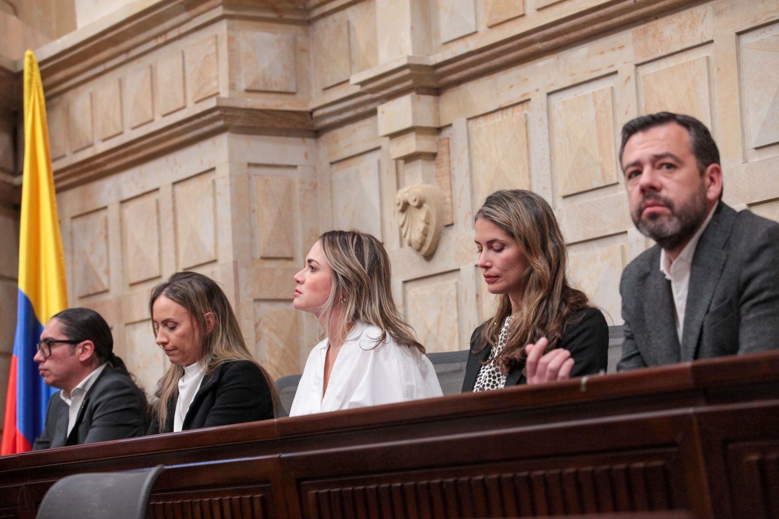 Condecoración a la primera dama de Bogotá.