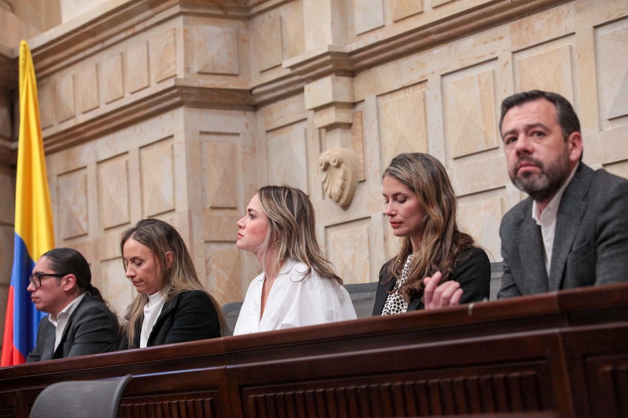 Condecoración a la primera dama de Bogotá.