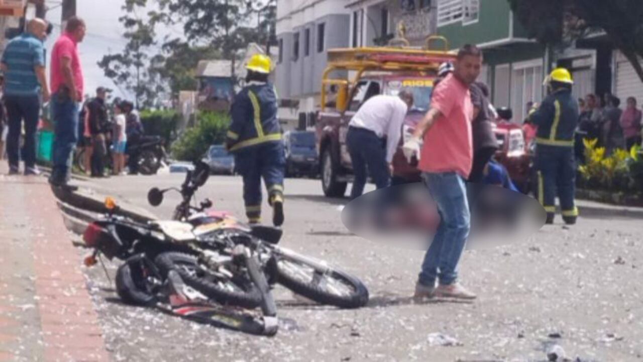 Según versiones, la explosión se escuchó en todo el municipio. Por ahora, se desconocen las identidades de las víctimas de este trágico suceso.