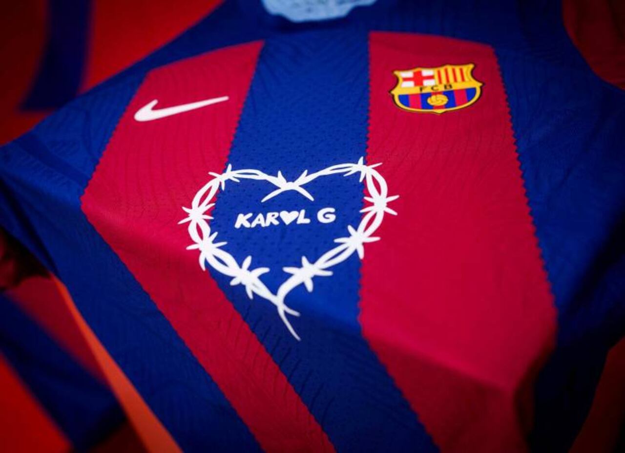 Así luce la nueva camiseta del Barcelona con el logo en honor a la artista Karol G.
