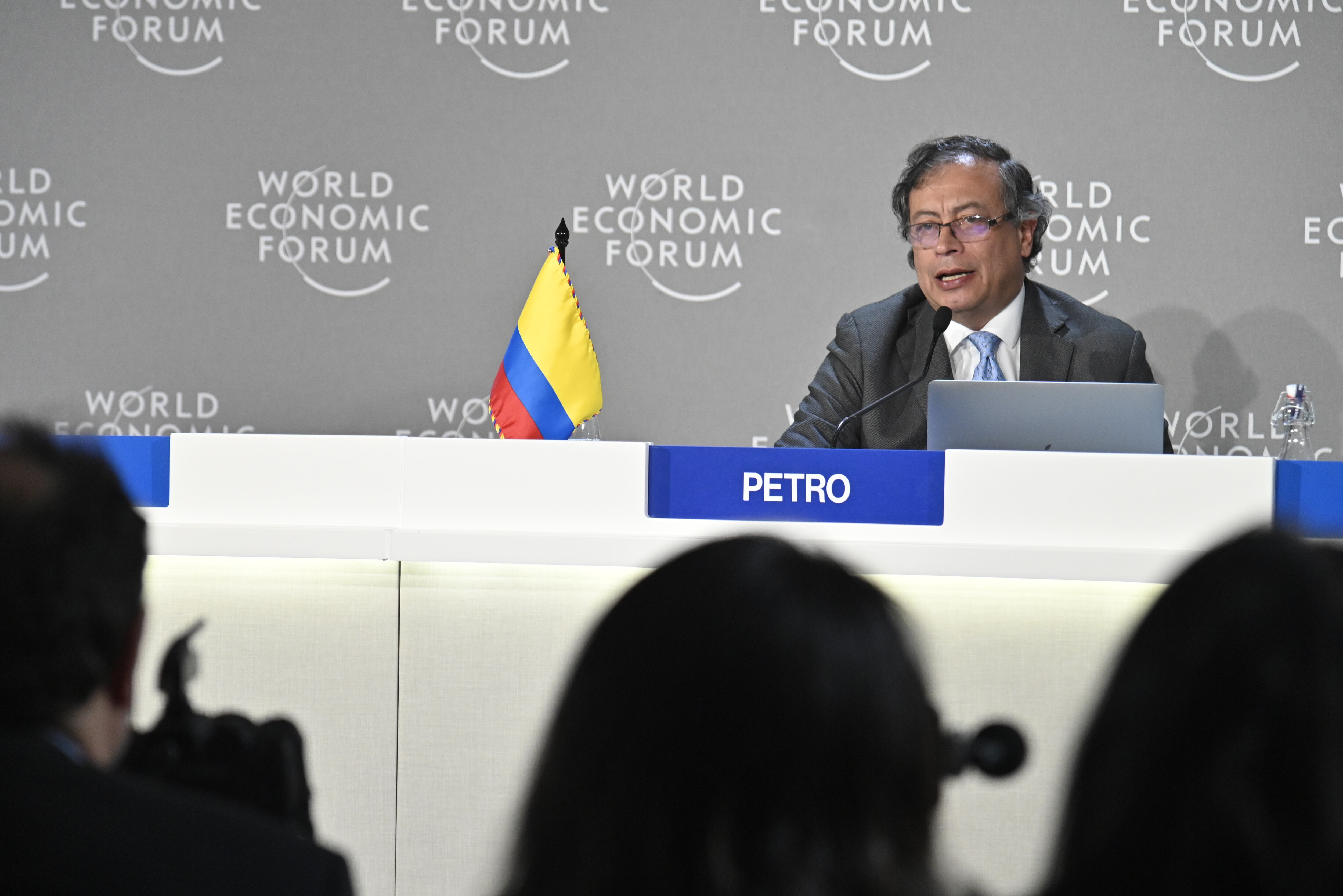 El presidente Gustavo Petro terminó su tercera jornada en el foro de Davos con un emotivo discurso sobre su visión frente al cambio climático y el uso de energías limpias en el planeta.