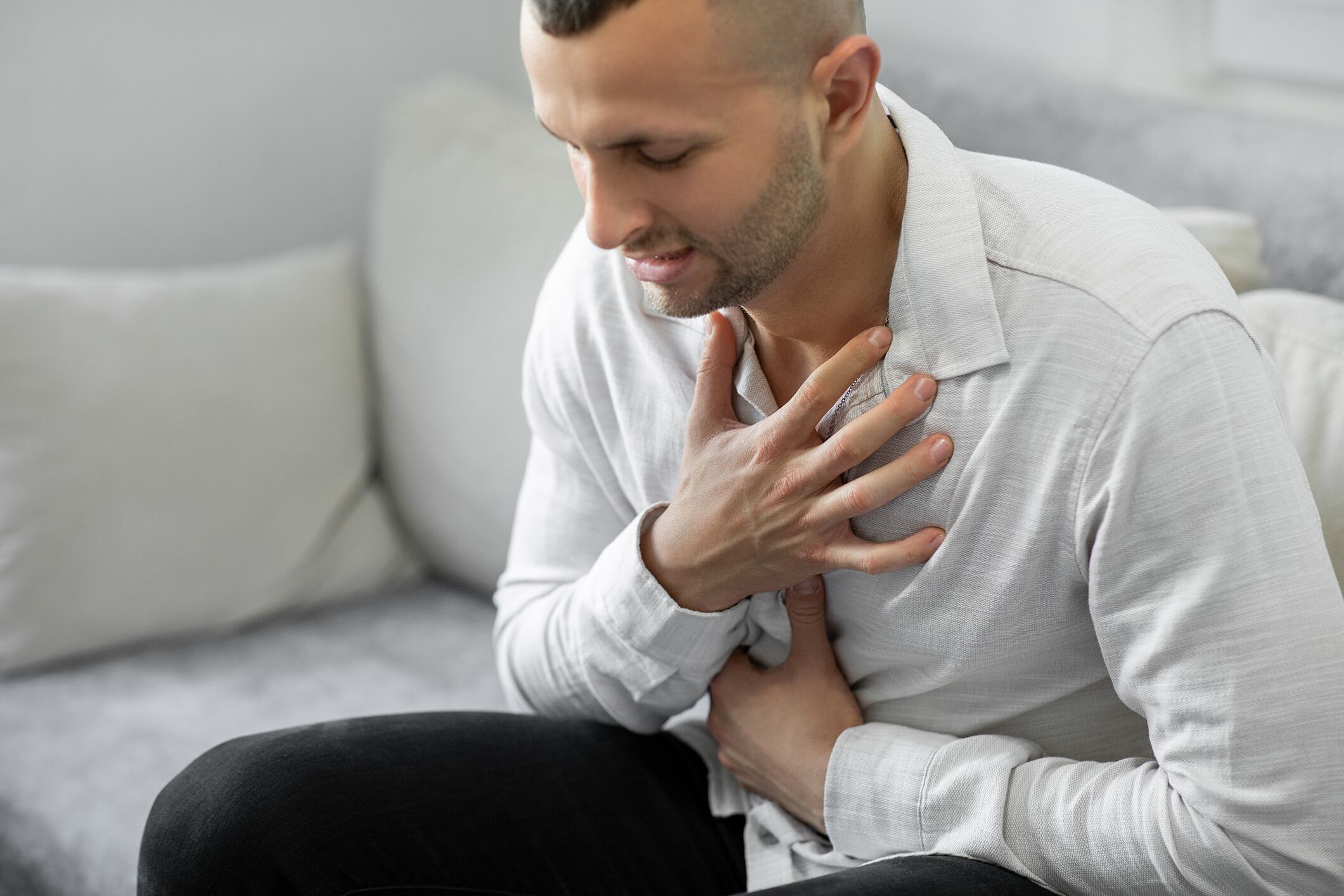 La infusión de alcachofa se destaca como una herramienta valiosa en la lucha contra los cálculos y los niveles altos de triglicéridos, ofreciendo una opción natural y efectiva para promover la salud.