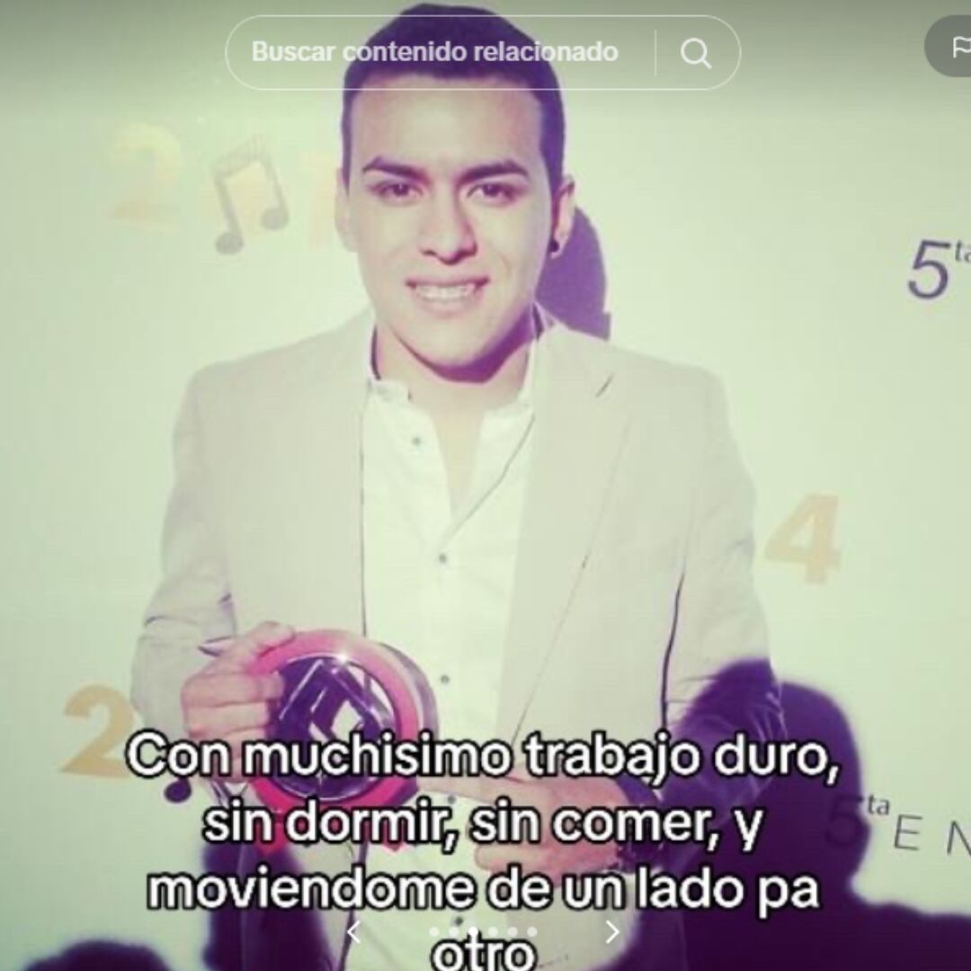 Yeison Jiménez recibiendo uno de sus primeros galardones como artista.