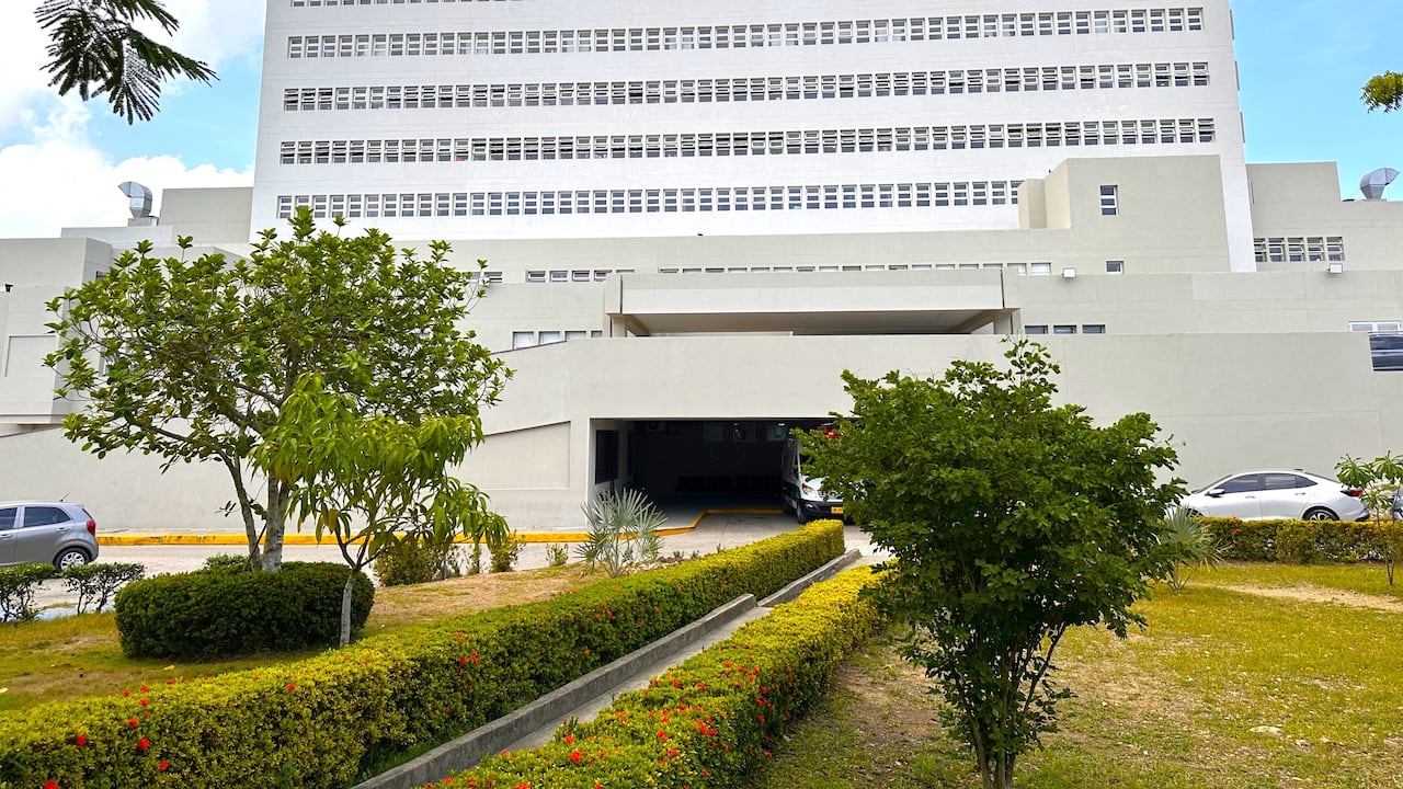 El HUC renovó su fachada tras una intervención que incluyó el tratamiento y reforzamiento de la estructura del edificio.