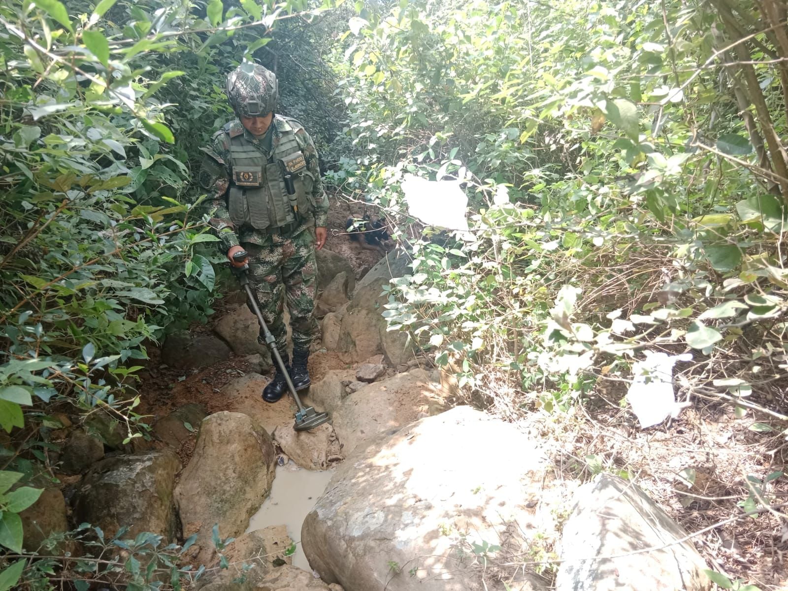 Los soldados realizan constantes operativos de control.