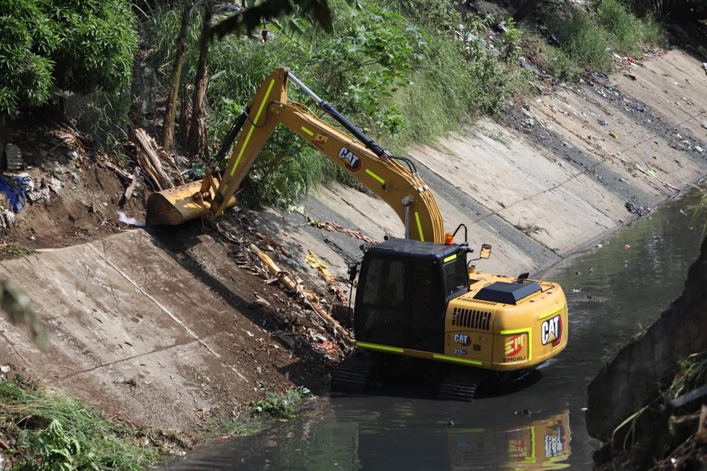 Impresionante: en canal de aguas lluvias de Cali han retirado más de 300 toneladas de basura.