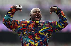 Mauricio Valencia ganó medalla de oro en impulsión de la bala, categoría F34 en Juegos Paralímpicos París.