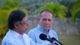 El presidente, Gustavo Petro, y Antonio Sanguino, ministro de Trabajo, en Cartagena, el 29 de diciembre de 2025