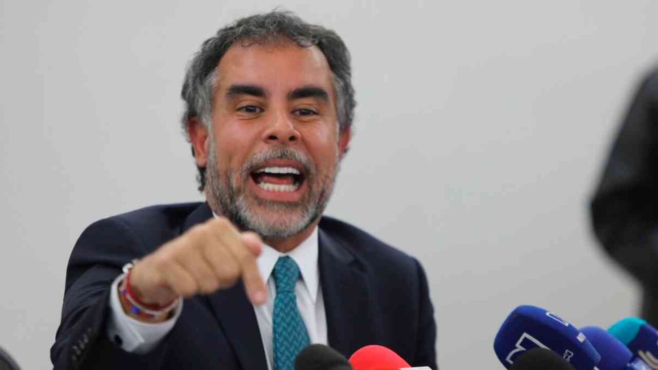 "El fiscal es la segunda persona más protegida del país, tendría que ser uno un kamikaze, un rambo, un suicida para chuzar al fiscal", aseguró Benedetti.