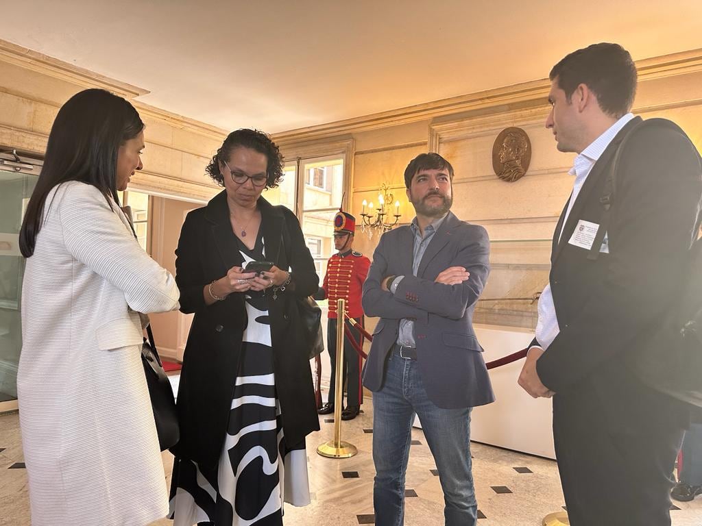 La ministra y el alcalde estuvieron en una reunión en la capital del país.
