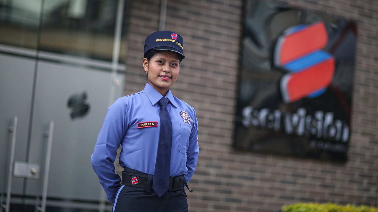 Como el capital humano es su promesa de valor, brinda capacitación permanente por competencias para ofrecer soluciones a la medida del cliente.