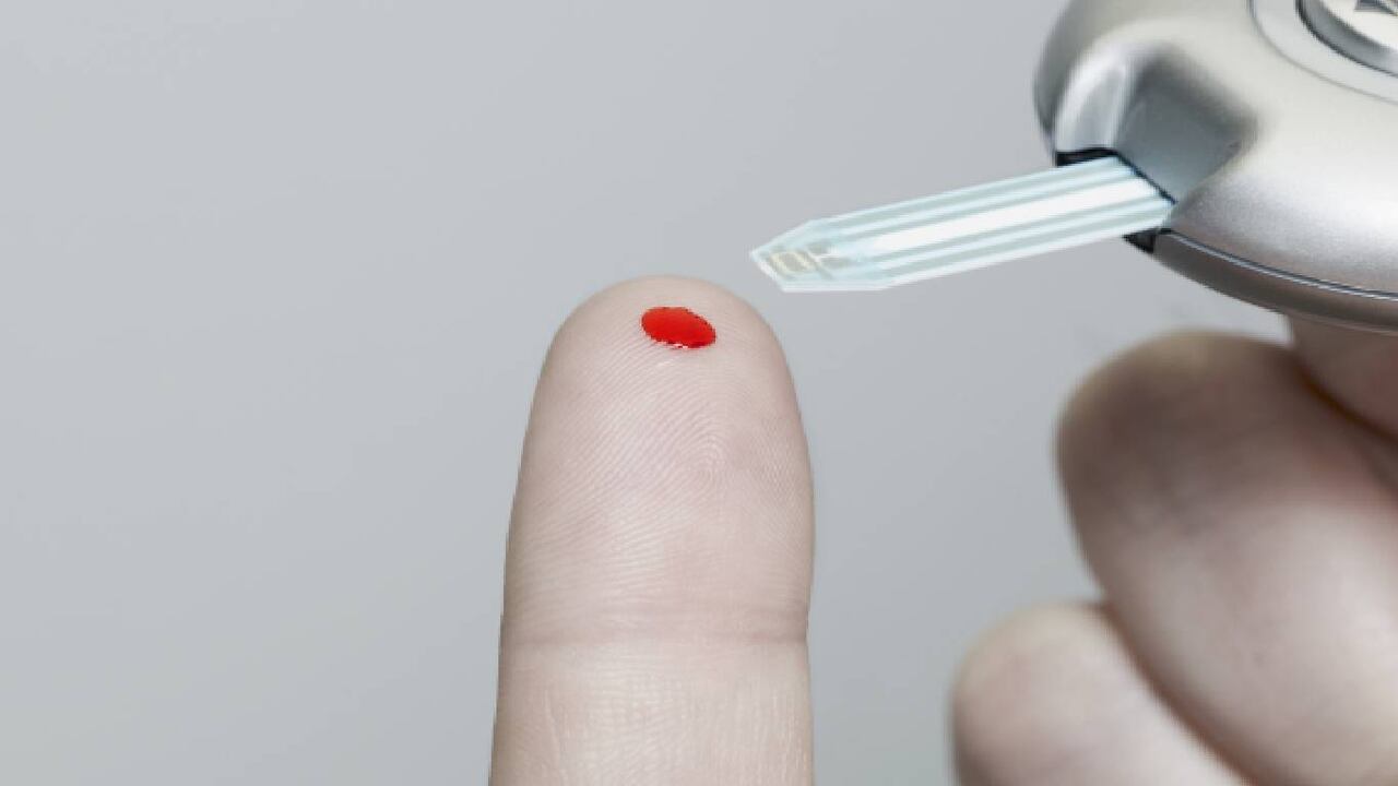 Expertos señalan que hay un orden a la hora de comer los alimentos para que no se disparen los niveles de azúcar en la sangre. Foto: Getty images.