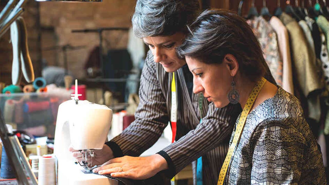 Los estudiantes deben aprender de oficios artesanales y de todos los sectores que componen el sistema moda.