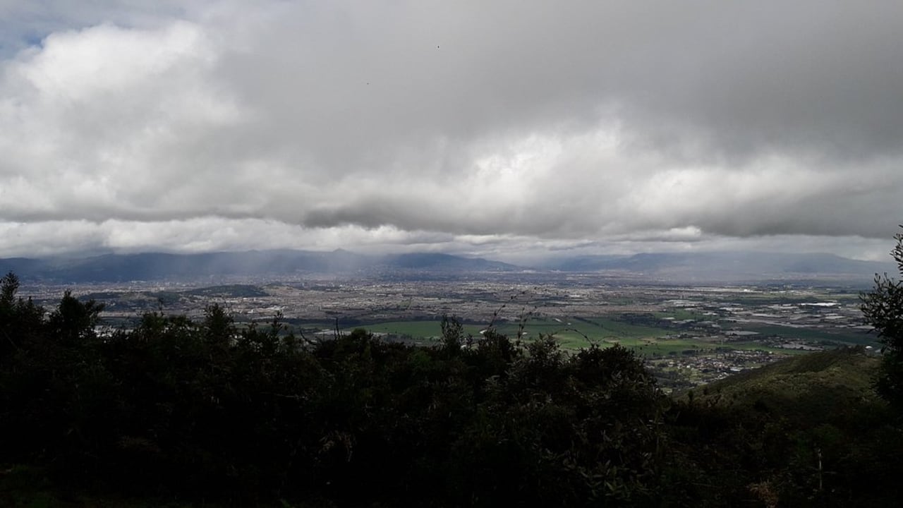 Cerro de Majuy visto desde Cota.