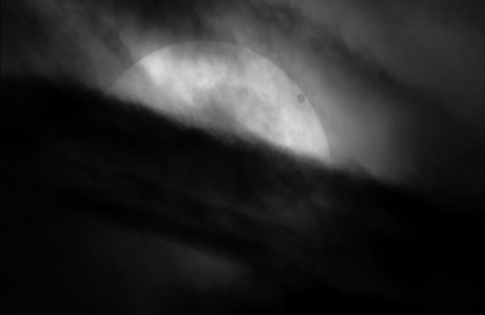 El ganador en la categoría Nuestro Sistema Solar fue Tránsito de Venus 2012 en Hidrógeno alfa, de Chris Warren (Reino Unido).