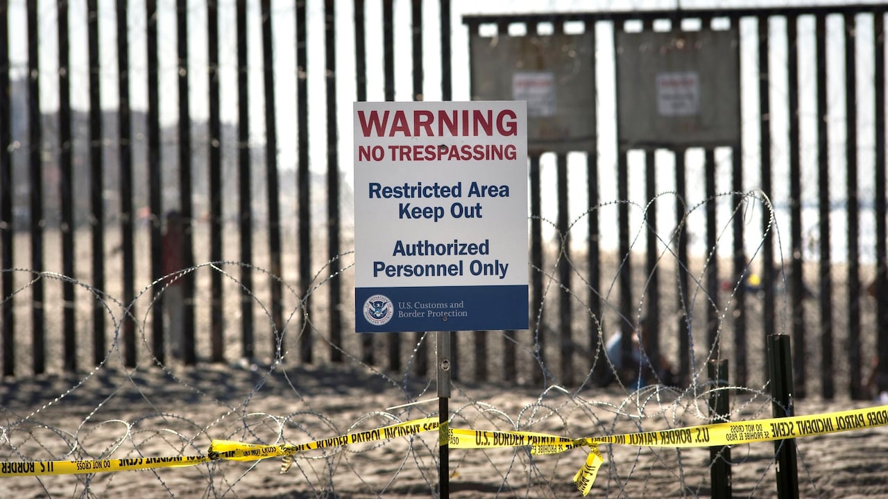 Las familias de migrantes en Estados Unidos pagan hoy las consecuencias del cierre del Parque de la Amistad, entre Estados Unidos y México, punto de encuentro habitual para las personas que viven a ambos lados de la frontera.