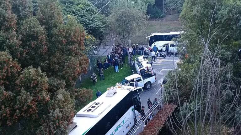 Al parecer, una falla mecánica en el vehículo oficial provocó el accidente. 