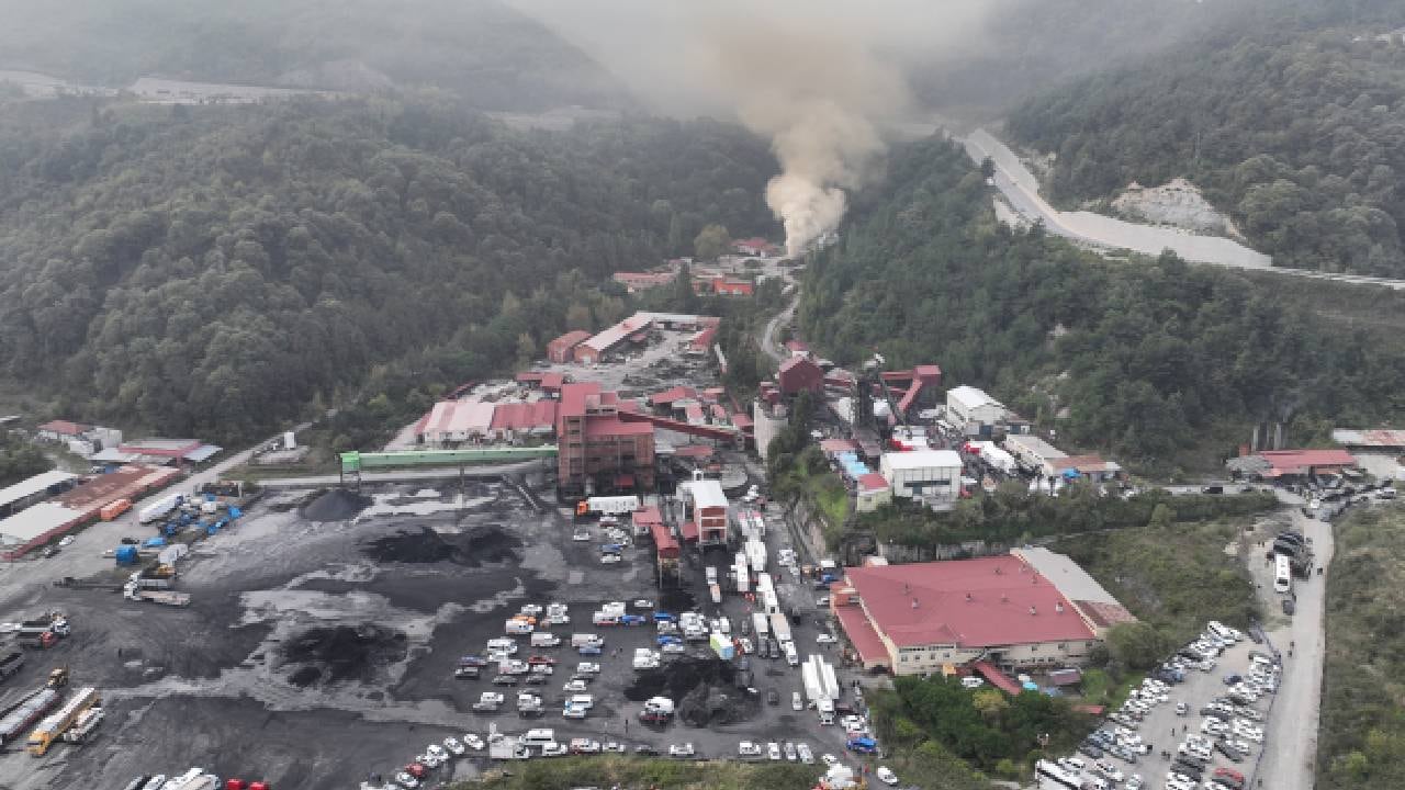 Explosión en una mina de carbón en el norte de Turquía dejó al menos 40 muertos.