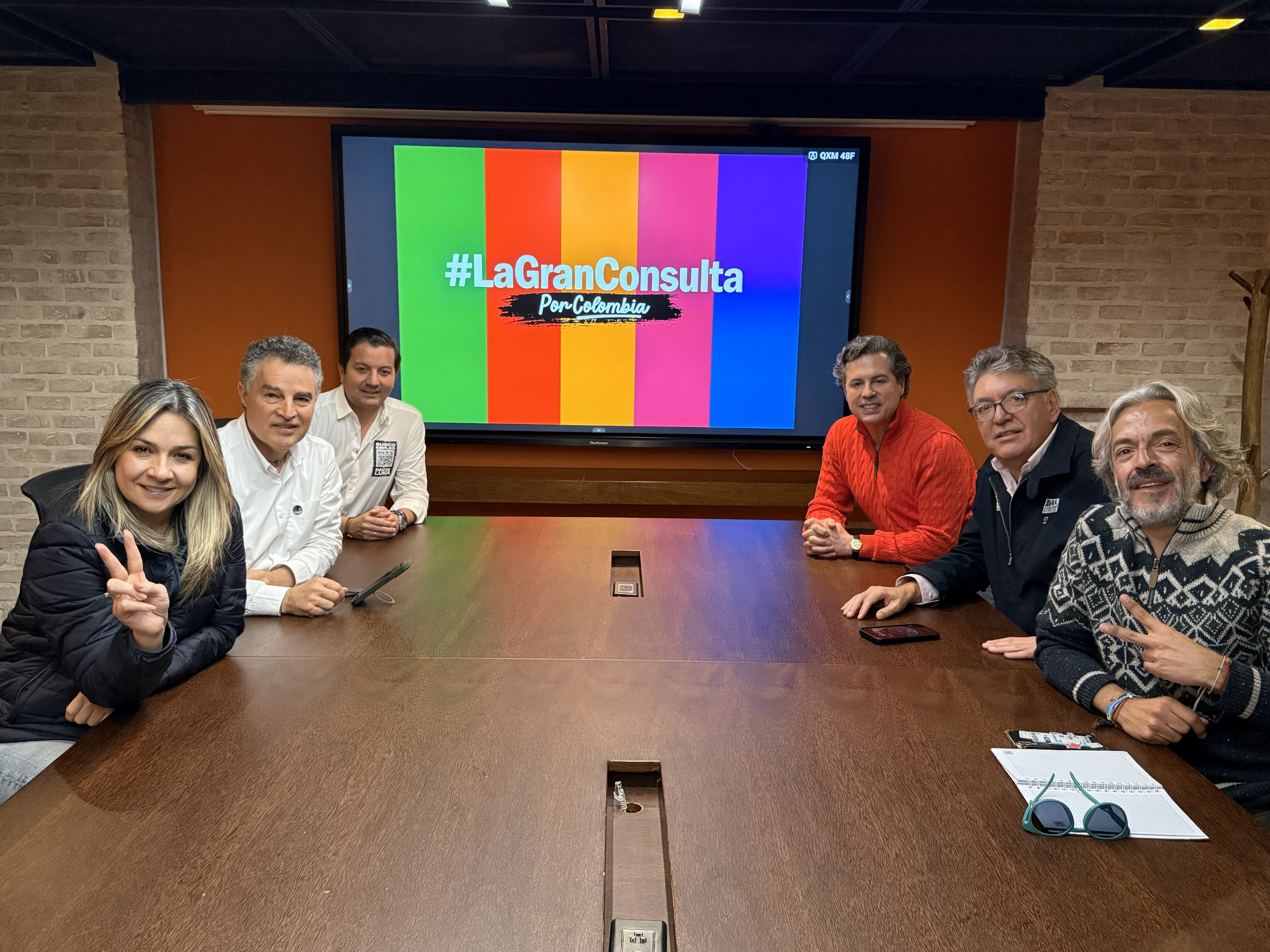 Vicky Dávila, Aníbal Gaviria, David Luna, Juan Manuel Galán, Mauricio Cárdenas y Juan Daniel Oviedo, integrantes de la Gran Consulta por Colombia.