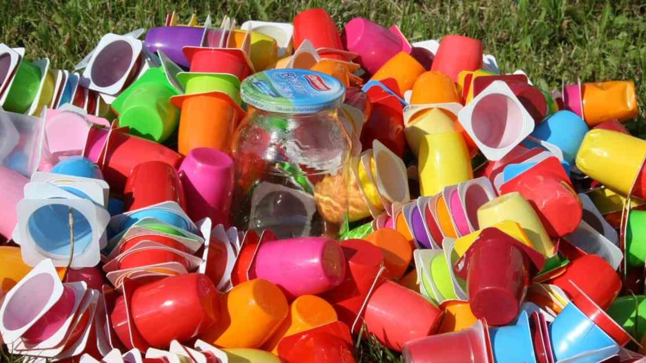 La meta de los países es reducir de forma significativa a 2030 el uso de vasos, pitillos, cubiertos y platos plásticos. Foto: Pixabay.