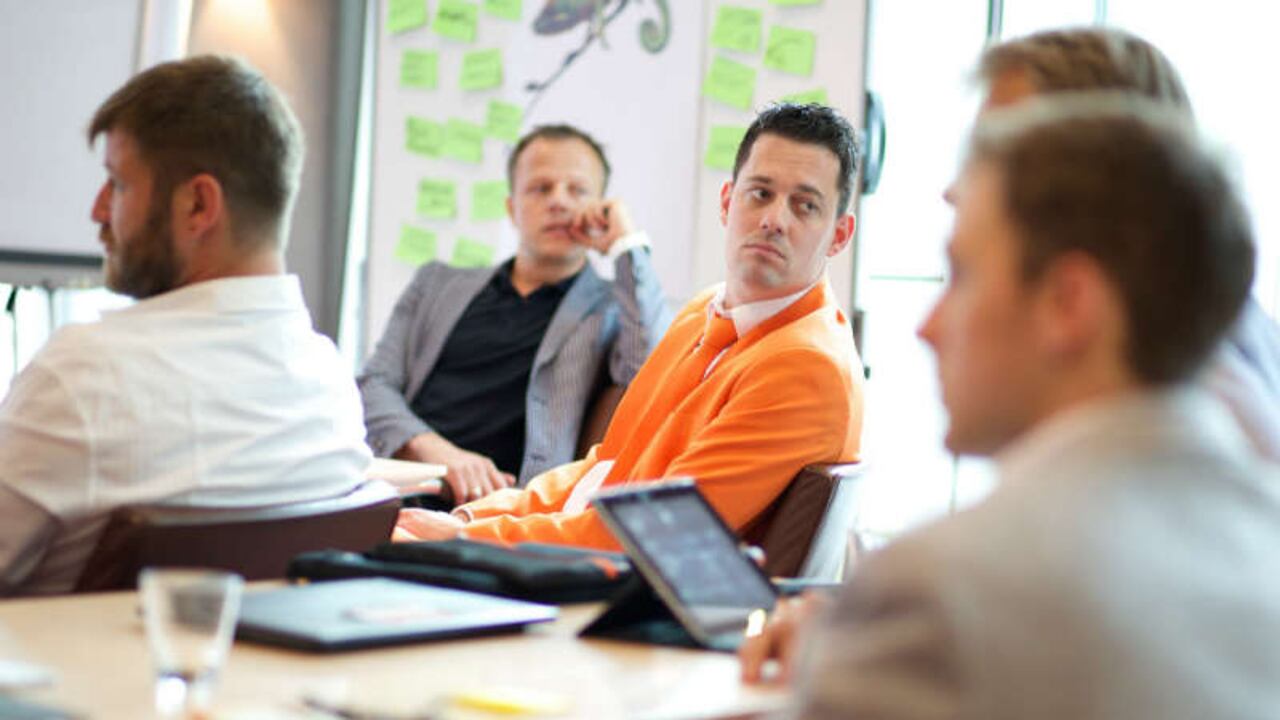 No empleas a un solo subordinado porque puede convertirse en tu rival, así que nombras dos o tres, para que compitan entre sí y no contigo.