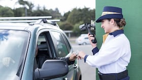 Más de 75.000 guardas de seguridad en Colombia son representados por E.C.O.S. (Empresas Colombianas de Seguridad).